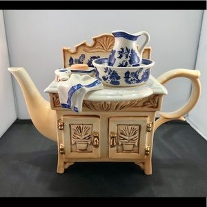 Paul Cardew “Blue Willow” Large Washstand Teapot